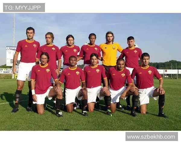 与足球明星亲密合影的精彩瞬间记录你的足球梦想与热情